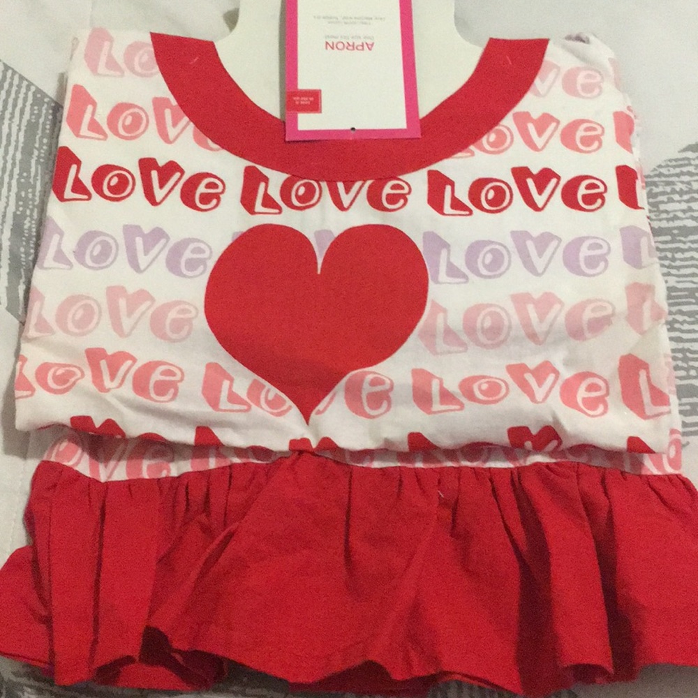 Target Style Love Heart Kitchen Apron w/ Ruffles